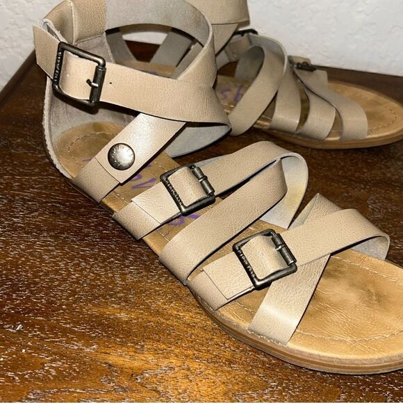 Blowfish Gladiator Buckle Snap Strap Sandal Shoes - Picture 4 of 11